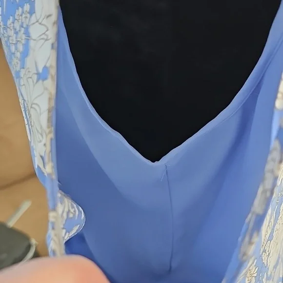 NWT Express Floral Periwinkle Sleeveless Top, Medium - Picture 3 of 9